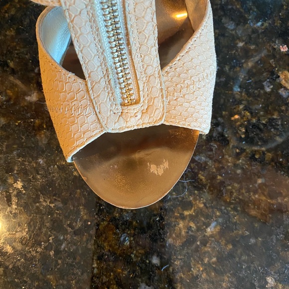 Michael Kors Tan Sandals with Gold Zippers - Picture 10 of 11